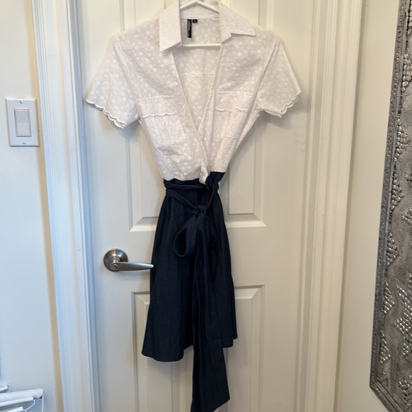 wrap around jean /eyelet lace dress, little floral detail in the top - Picture 2 of 11
